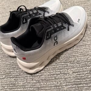 On Running Women's Gray and Black Sneakers Cloudtilt